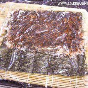 spicy-tuna-roll-cling-film-over-nori