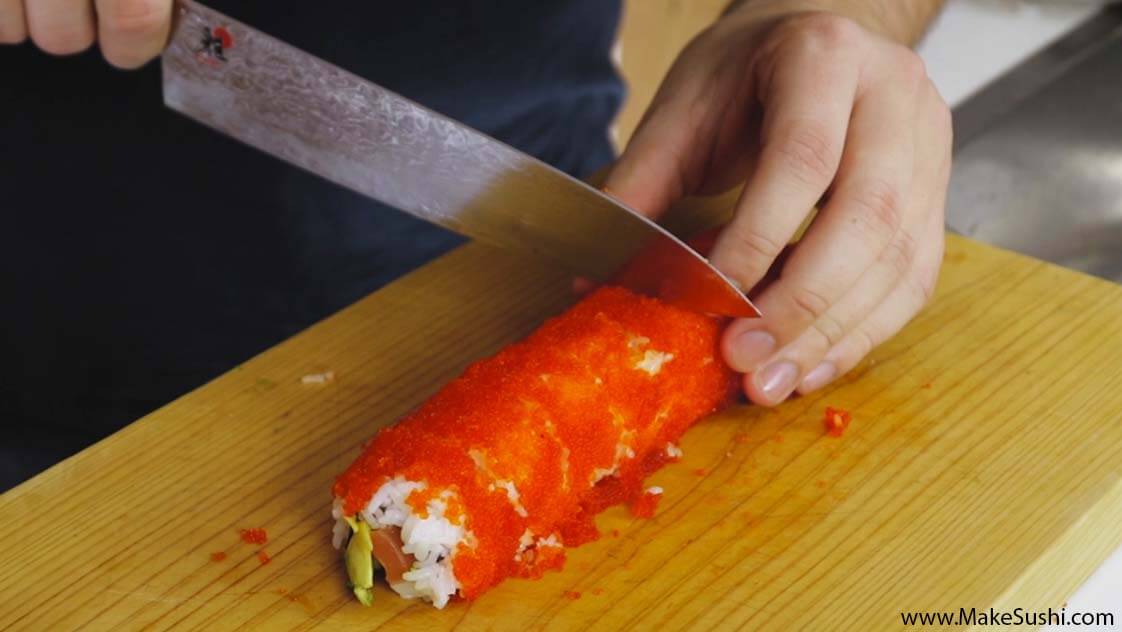 Cutting sushi rolls lesson 3