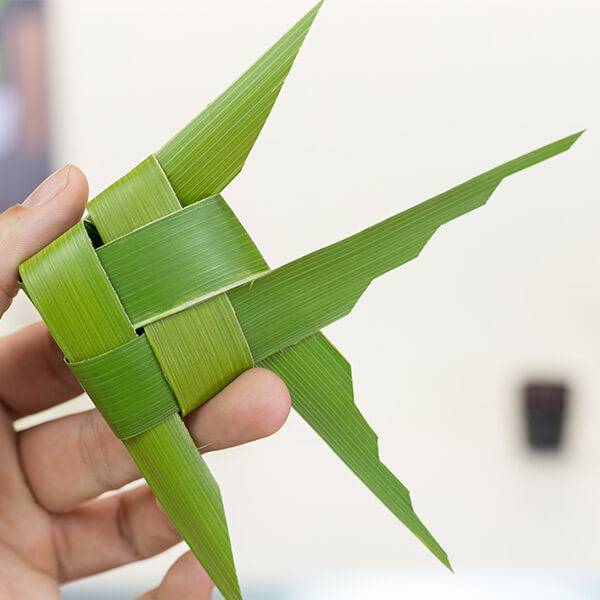 palm leaf fish garnish